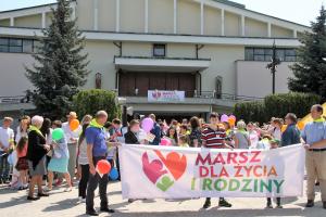 Marsz dla Życia i Rodziny przeszedł ulicami Tomaszowa Mazowieckiego [ZDJĘCIA]